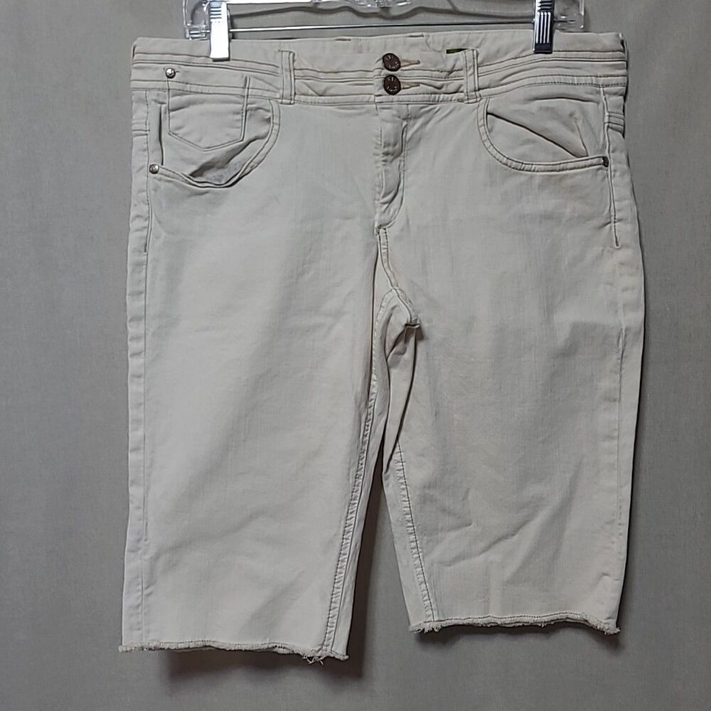 ETT TWA Anthropologie Shorts Womens 31 Cream Beige Bermuda Length Cut Off